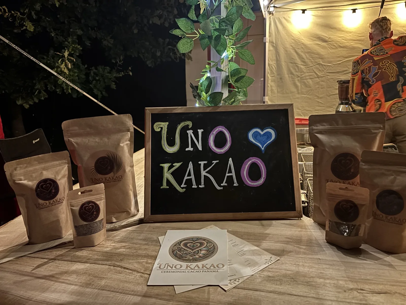 UNO KAKAO pakid sooja valgusega kakaolaual